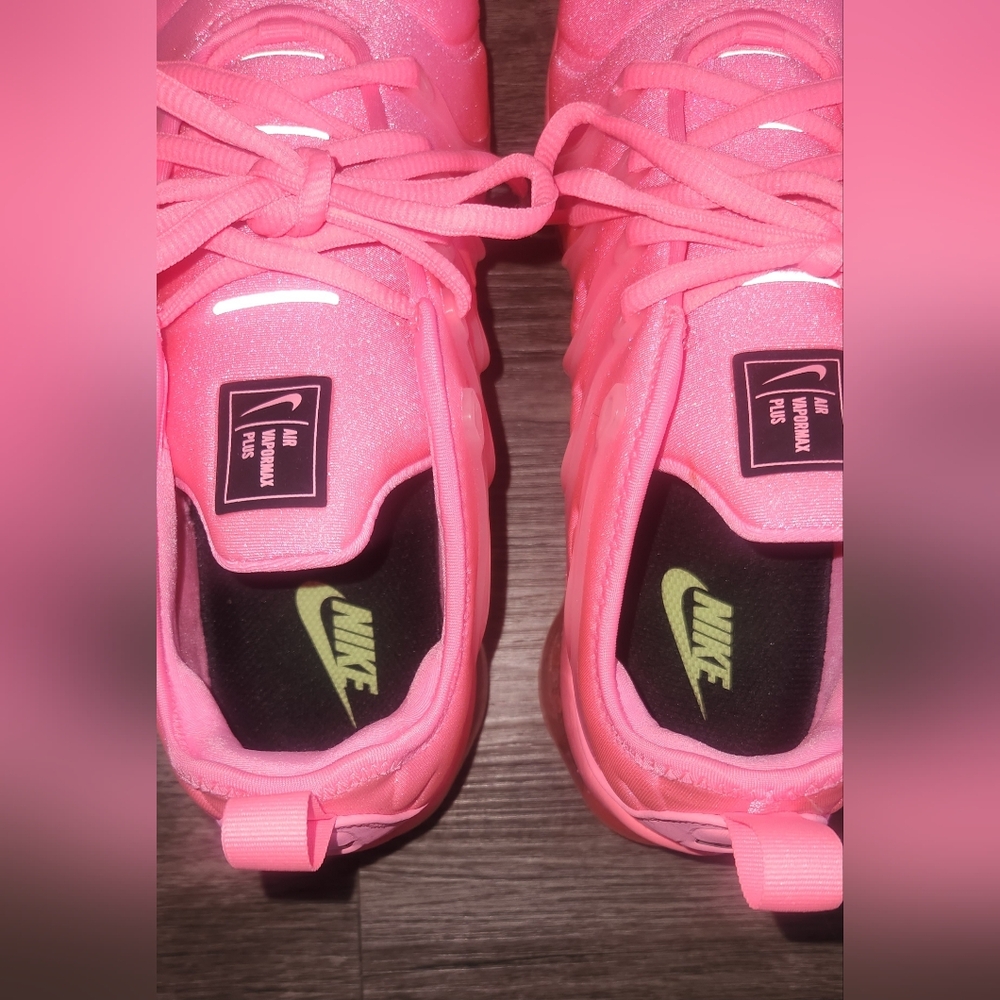 **LIKE NEW** Nike Air VaporMax Plus Sz 10 Vibrant Neon BUBBLEGUM Hot Sunset Pink - Picture 6 of 12